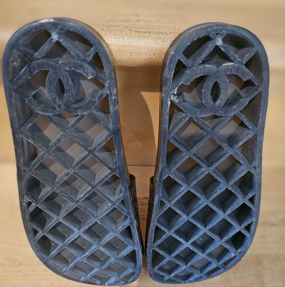 Chanel Jelly Slides - Picture 7 of 7